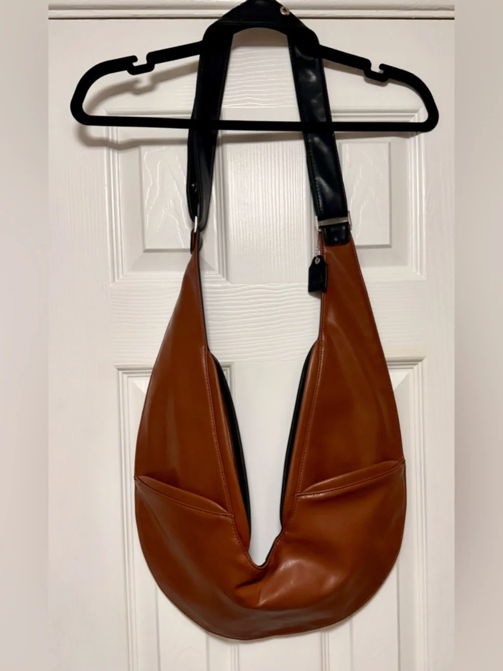 SASH! Crossbody Bag in Black